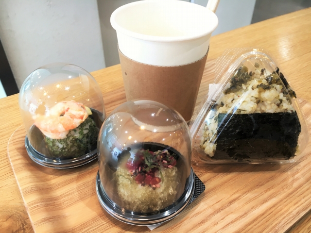 おにぎり3つとお味噌汁(または国産ピクルス)ランチセット