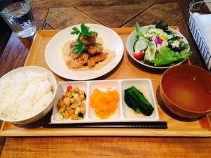 Cafe&Diner WOW 鶏の唐揚げフムス定食　 炸鸡块套餐