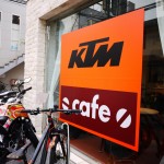 原宿　表参道　カフェ　バイク　KTM　KTMCafe カレー　インドカレー　バターチキンカレー　ランチ