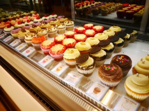 原宿　表参道　LOLA'S Cupcakes Tokyo　ローラズ　カップケーキ　テイクアウト　手土産　スウィーツ　