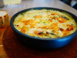 原宿　表参道　バッカス　BACCHUS　ランチ　グラタン　サラダバー　ドリンクバー