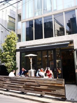 テラスでお茶を