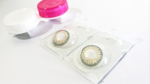 カラーコンタクト