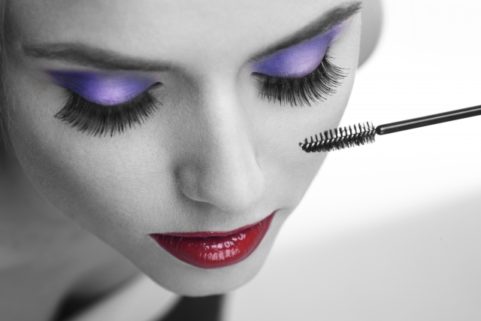 目元ポイントメイク