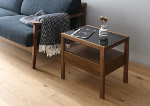 サイドテーブル