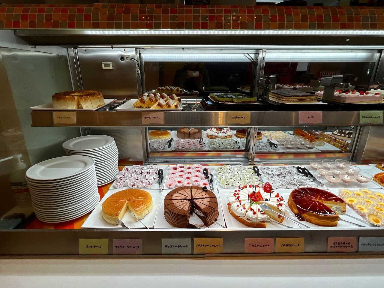 デザートバイキングが楽しめる！スイーツパラダイス 原宿店（SWEETS