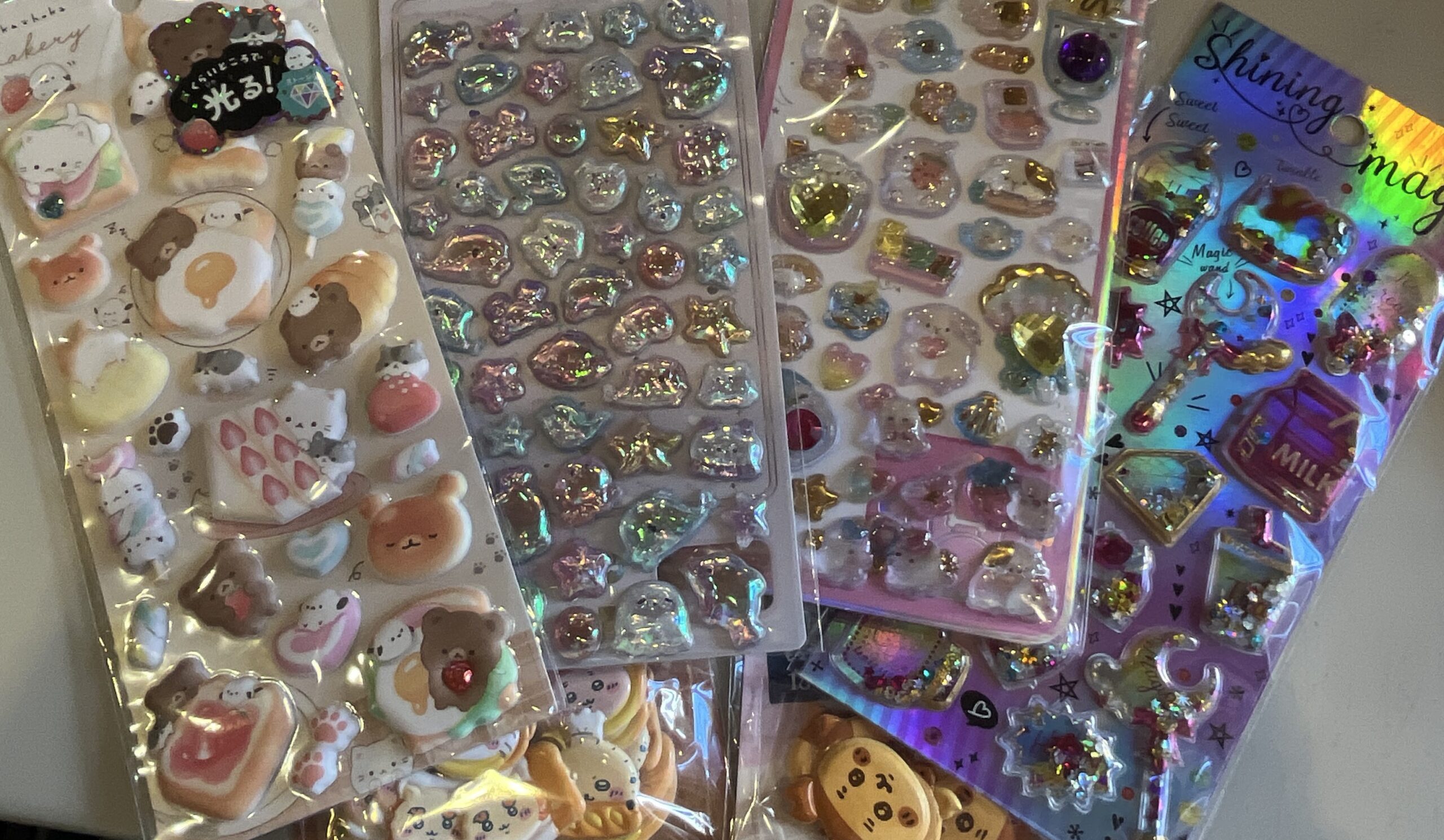 話題のボンボンドロップシールを探そう！原宿でシールが買えるお店