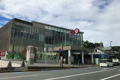 新・原宿駅横