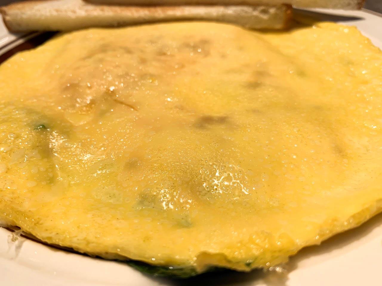 オムレツ（ホウレン草、ベーコンとチーズ）