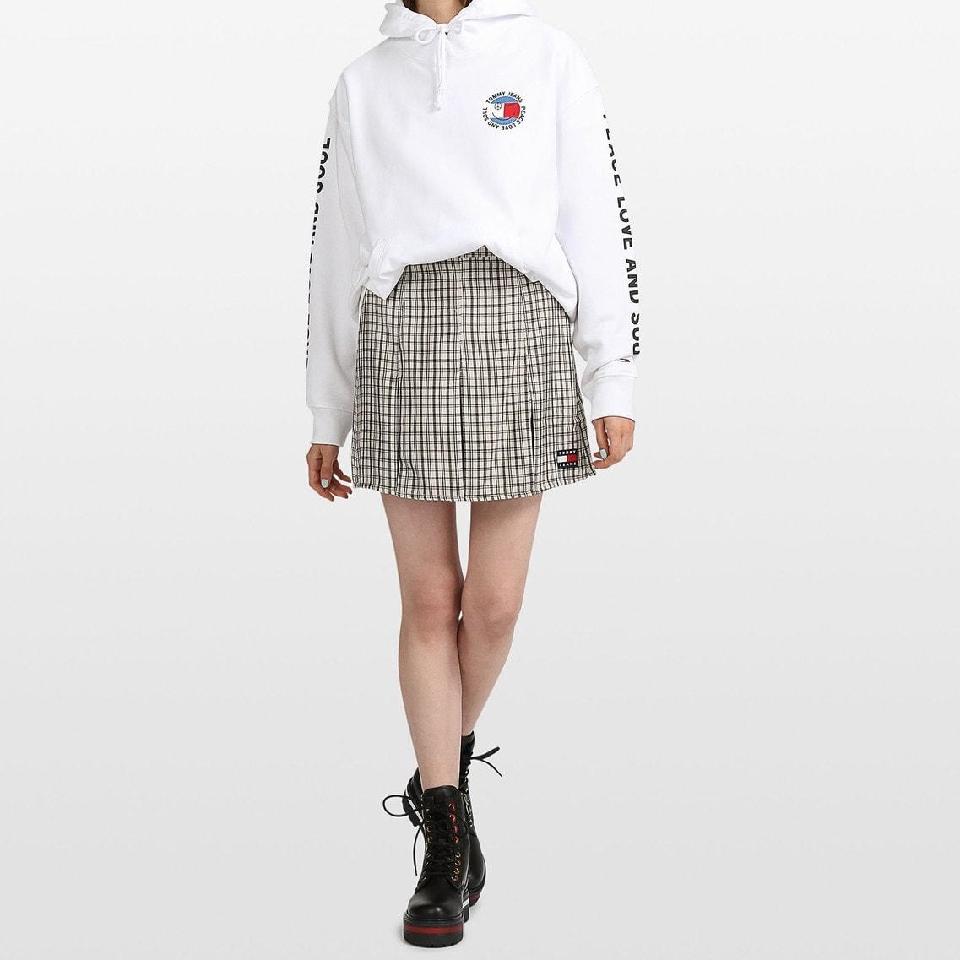 TOMMY HILFIGER（トミー・ヒルフィガー）表参道店 出典：https://japan.tommy.com/shop/item/DW11914000?colorCode=0F4&shopCode=WOM