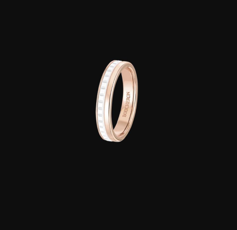 指輪 https://jp.boucheron.com/ja_jp/the-creations/jewelry/rings/quatre-white-edition-wedding-band-pink-gold-ceramic.html