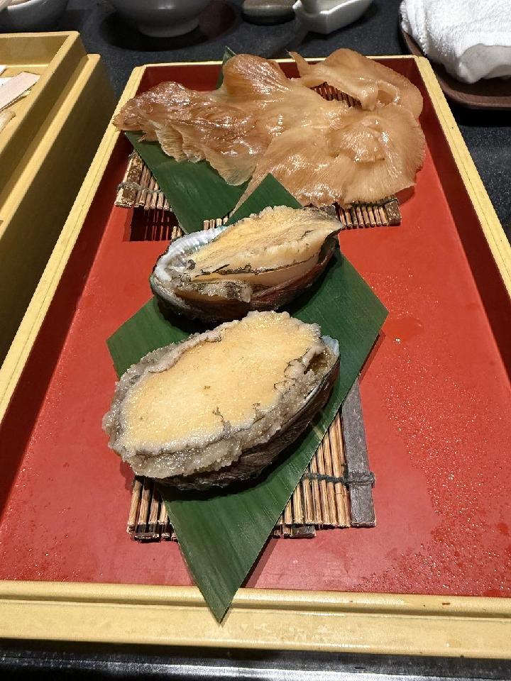 鳳凰黒湯(ほうおうへいたん) 海鮮しゃぶしゃぶフカヒレ / アワビの薄切り