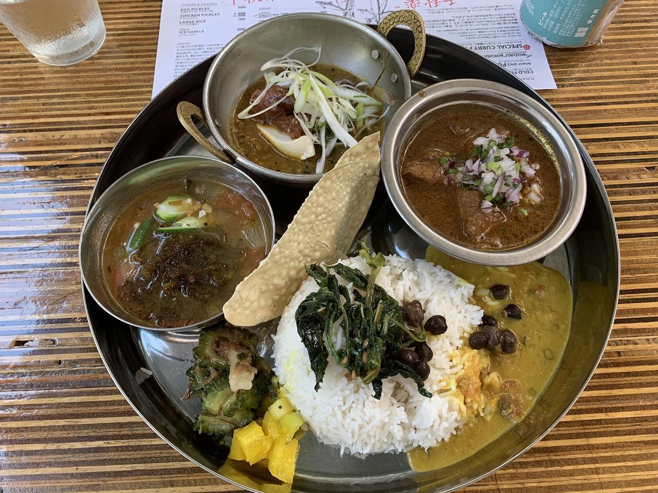 スペシャルカレープレート（カレー３種盛り） スペシャルカレープレート（カレー３種盛り）
