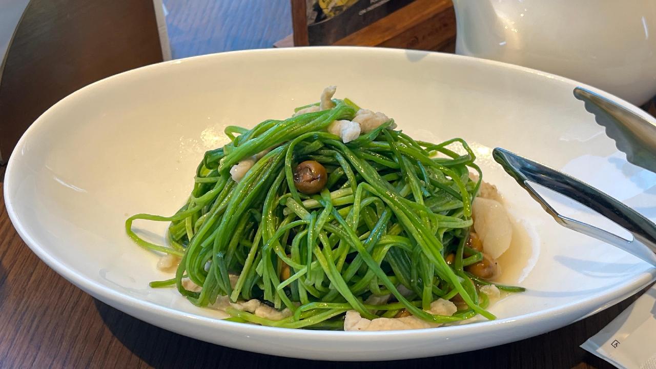 ランチコース 水蓮菜と木の実の炒め
