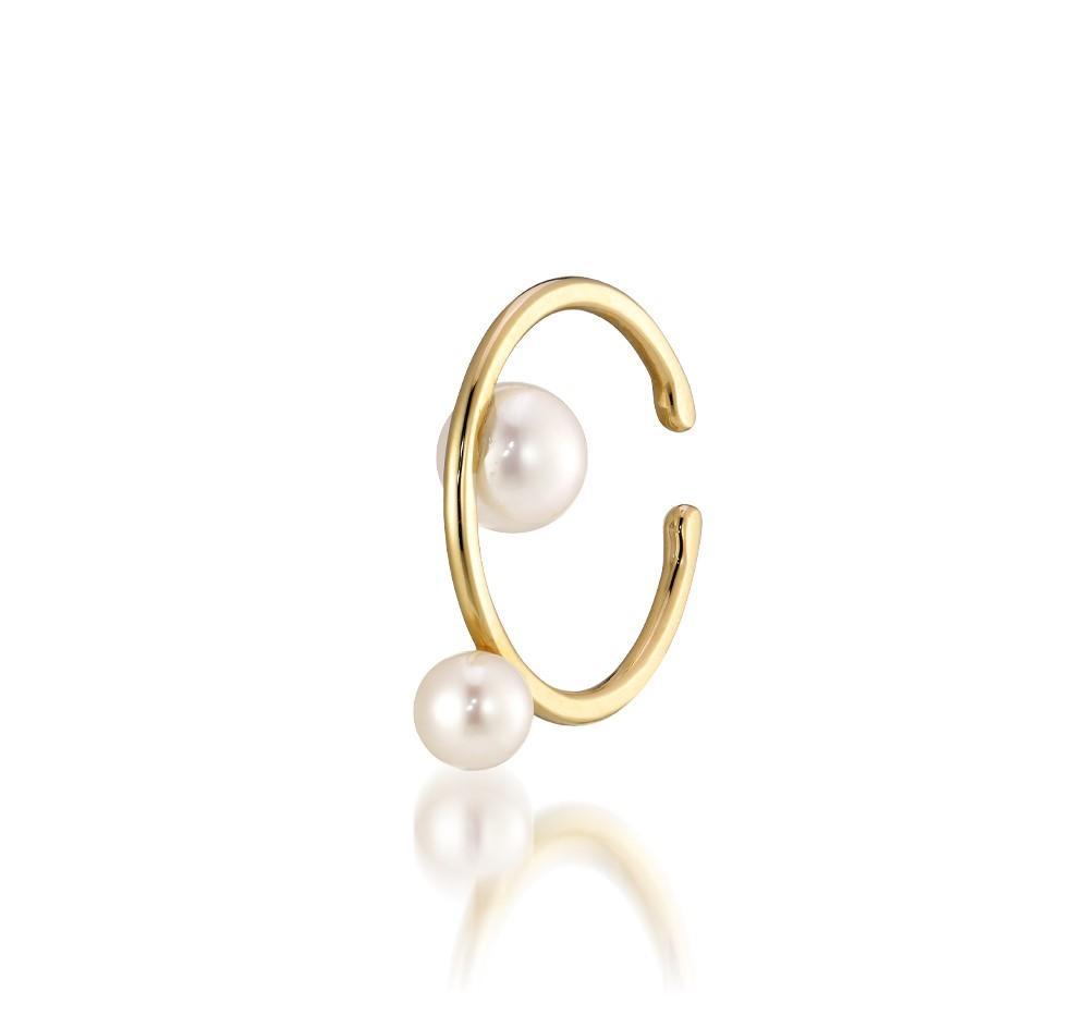 イヤーカフ 出典：https://www.star-jewelry.com/sj-pierce-earring-earcuf：
