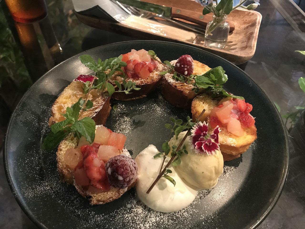 花かんむりのフレンチトースト 花かんむりのフレンチトースト