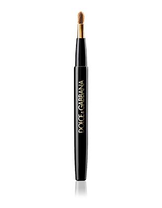 出典：https://www.dolcegabbanabeauty.com/ja/makeup/accessories/lips-brush-the-retractable/