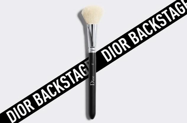 出典：https://www.dior.com/ja_jp/products/beauty-Y0996018-ハ?ックステーシ?-チーク-フ?ラシ-クリームやハ?ウタ?ー-チークに最適なフ?ラシ